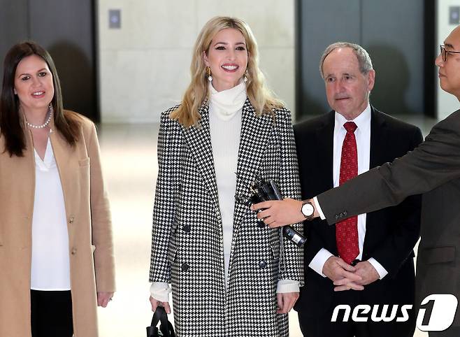 도널드 트럼프 미국 대통령의 장녀 이방카 트럼프 백악관 보좌관이 평창동계올림픽 폐막식 참석을 위해 23일 오후 인천국제공항으로 입국하고 있다. 2018.2.23/뉴스1 © News1 사진공동취재단