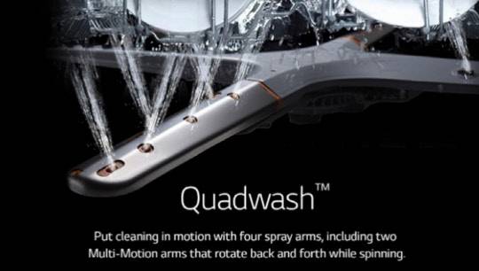 LG전자의 '쿼드워시' 식기세척기는 물을 분사하는 노즐 방향을 2개에서 3개로 늘려 식기 구석구석으로 물을 쏴 세척력을 강화한 점이 특징이다.  LG전자 제공