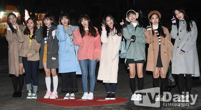 프로미스나인 송하영 노지선 이새롬 이채경 이나영 박지원 백지헌 이국주의 영스트리트