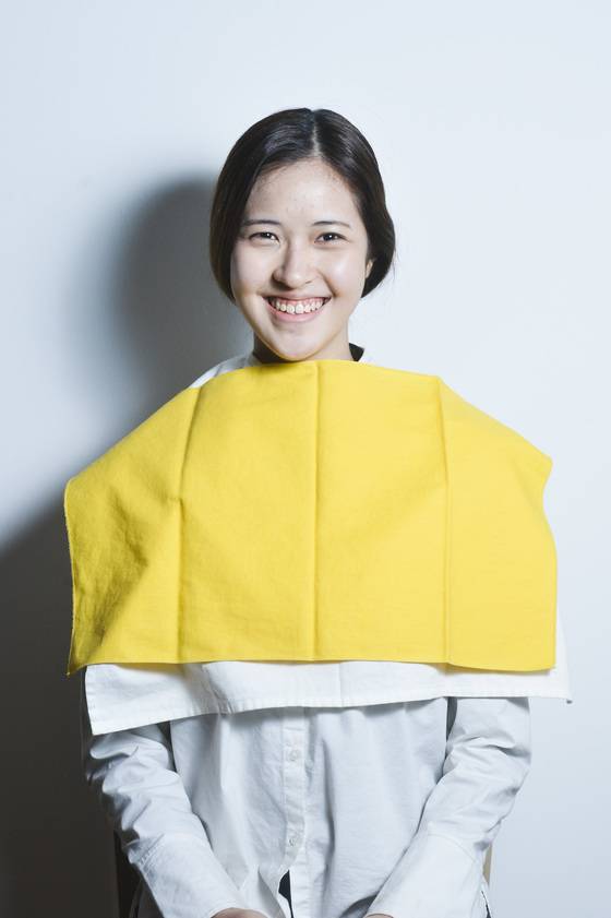 최근엔 자신의 피부톤이 따뜻한 계열(웜톤)인지 차가운 계열(쿨톤)인지 파악한 뒤 이를 메이크업에 적용하려는 여성들이 늘고 있다. [김경록 기자]