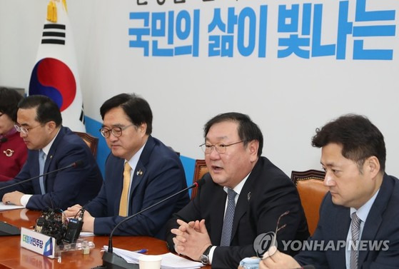 더불어민주당 김태년 정책위의장(오른쪽 두번째). [연합뉴스]