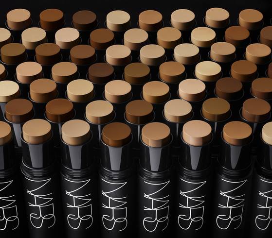 해외와 동일하게 20가지 색 모두 국내에 들어온 나스 벨벳 매트 파운데이션. [사진 나스]