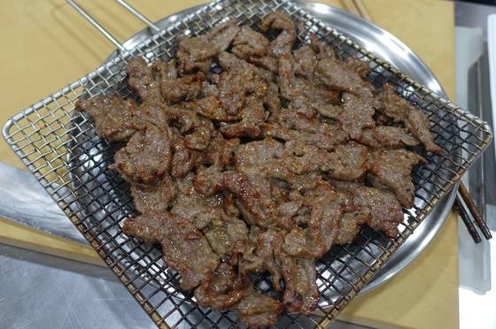 석쇠에 구운 등심 불고기.