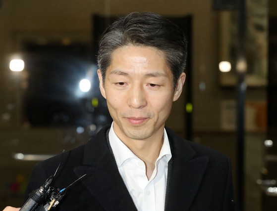 불법자금 수수 혐의를 받고 있는 이명박 전 대통령의 사위 이상주 삼성전자 전무는 검찰 조사에서 "기업들이 십시일반으로 모아준 것이라 생각했다"며 일부를 인정한 것으로 알려졌다. 나머지 금품 수수에 대해서는 전면 부인하고 있다.