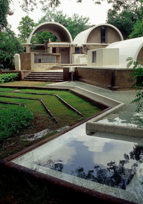 인도 아마다바드에 위치한 산가스 디자인 스튜디오(1980). / 프리츠커 건축상 웹사이트