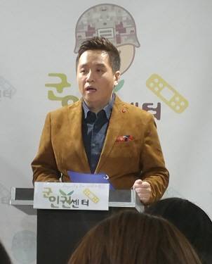 임태훈 군인권센터 소장이 7일 서울 마포구 이한열기념관에서 기자회견을 열고 군이 탄핵 정국 당시 병력 투입을 논의했다는 의혹을 제기하고 있다./신다은기자
