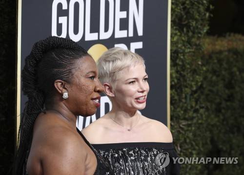 타라나 버크(왼쪽)와 배우 미셸 윌리엄스 [EPA=연합뉴스]