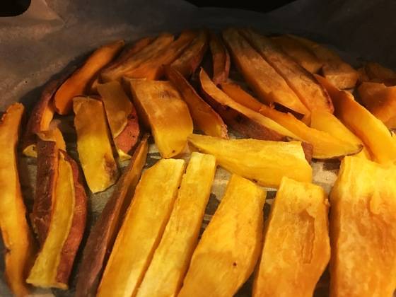 4번 작동 후의 고구마 모습. 고구마말랭이가 거의 다 됐다.