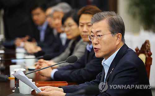 모두발언하는 문 대통령 (서울=연합뉴스) 황광모 기자 = 문재인 대통령이 12일 오후 청와대 여민관에서 열린 수석보좌관 회의에서 발언하고 있다. 2018.3.12  hkmpooh@yna.co.kr
