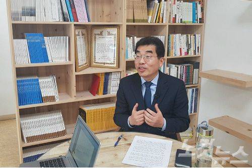 양기대 경기도 광명시장이 CBS노컷뉴스와의 인터뷰에서 자신의 견해를 밝히고 있다.(사진=동규 기자)