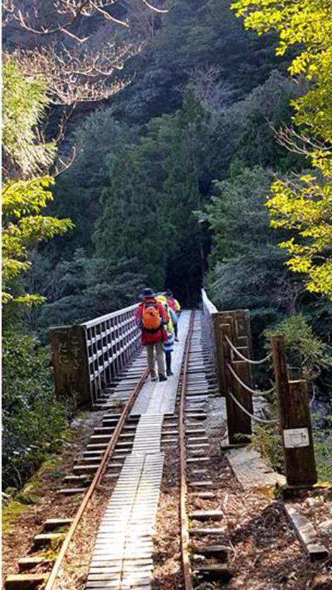 ▲7,200살의 ‘성스러운 노인’ 조몬스기를 만나러 가는 길Ⓒ스토리투어