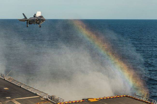 미 해병대용 F-35B 착륙 장면