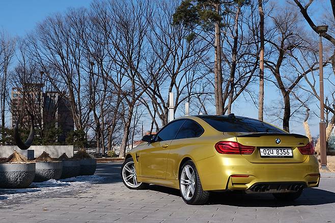 쿠페의 세련된 실루엣은 언제, 어디서 보아도 만족스럽다