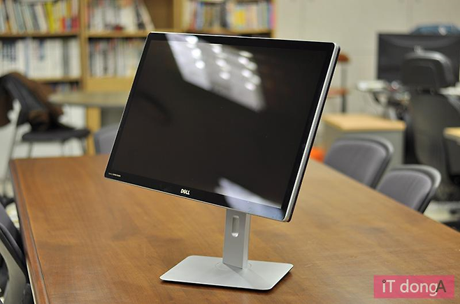 전문가용 모니터는 10비트 이상을 지원한다