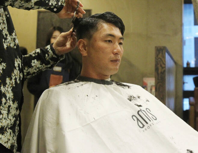 모발 기부를 위해 머리카락을 자른 SK 와이번스 에이스 김광현
