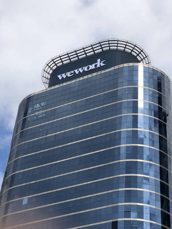 위워크 여의도점. hp로고 대신 wework가 달렸다.