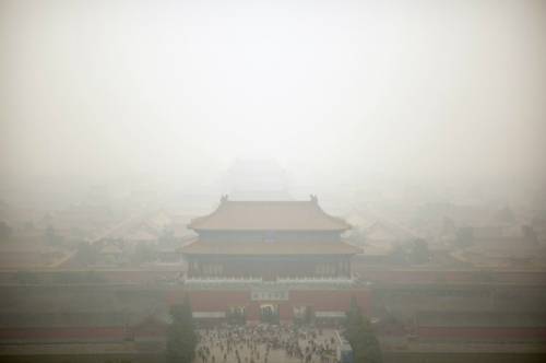 극심한 스모그에 둘러싸인 자금성의 모습.