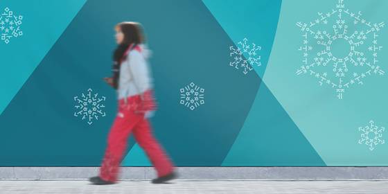 '한글 눈꽃'으로 벽이 매핑된 경기장 모습.