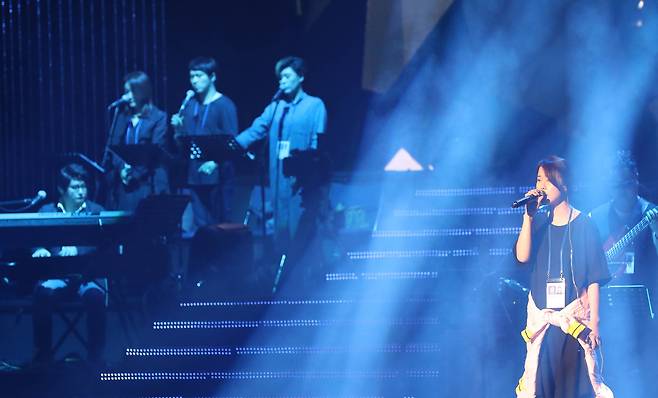 '남북평화협력기원 남측예술단 평양공연' 리허설에서 열창을 하고 있는 백지영. [평양공연 사진공동취재단]