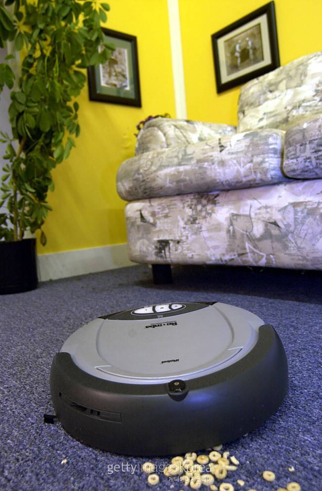 2002년 9월 출시 당시의 아이로봇 룸바