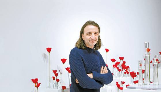 사진작가이자 영화감독이며 동시에 소설가인 겐조 퍼퓸 크리에이티브 디렉터 패트릭 게이지. [사진 겐조 퍼퓸]