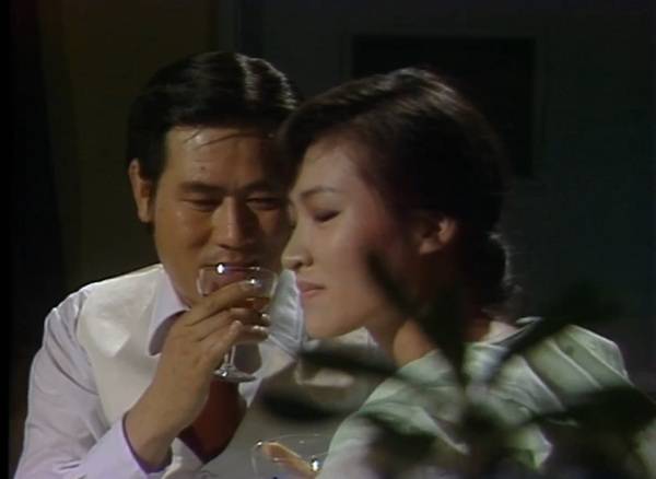 1981년 6월 남산 안기부 별관 5국으로 연행된 연출자 고석만에게 수사관들은 ‘여간첩 김수임’ 편에서 ‘왜 당대 최고 인기 탤런트(현석과 정애리)를 주인공으로 기용했느냐’ ‘왜 간첩들의 연애를 아름답게 묘사했느냐’ 등등 장면 하나하나를 분석해 ‘사상검증’을 시도했다. 문화방송 제공