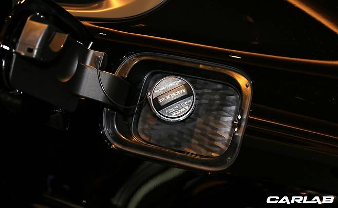 더 K9의 주유구 안쪽 면