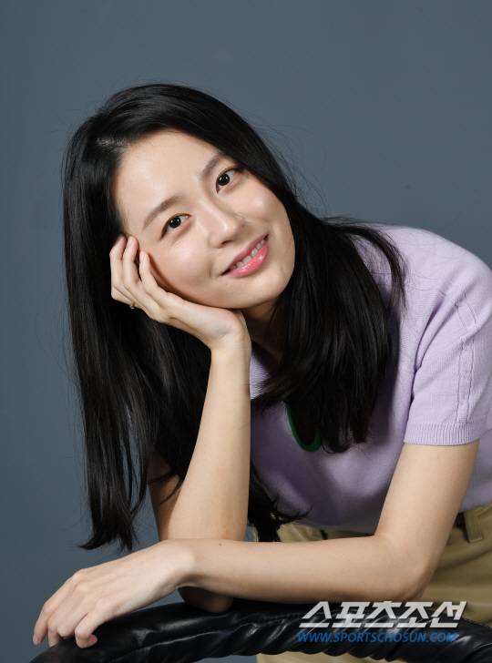 공포영화 '곤지암'에 출연해 인상적인 연기를 펼친 배우 오아연이 카메라 앞에서 포즈를 취하고 있다. 오아연은 곤지암 정신병원을 함께 체험할 멤버로 뽑힌 간호사 아연 역을 맡았다. 정재근 기자 cjg@sportschosun.com/2018.04.09/