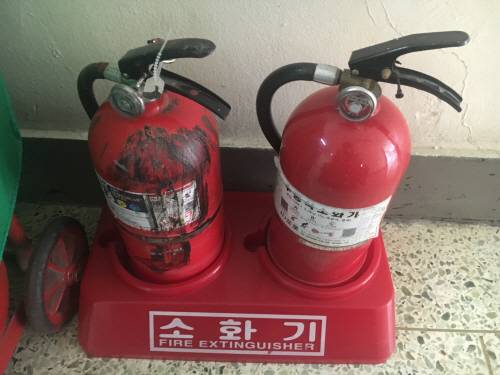 노후한 채 방치된 소화기 [사진 = 송승섭 인턴기자]