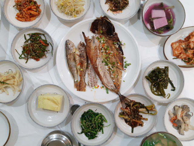 한식당 ‘보성관’의 생선구이 백반.