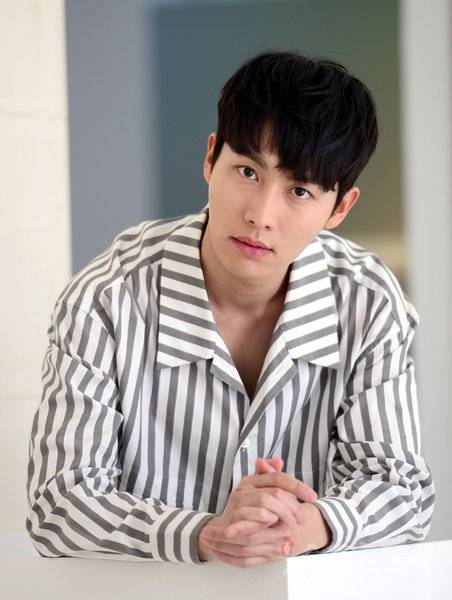 연기자 권화운은 SBS 수목드라마 ‘스위치 - 세상을 바꿔라’에서 밉지만 싫지 않은 악역을 맡아 주목받고 있다. 그는 “신인에게는 축복 같은 캐릭터”라며 자신의 역할에 애정을 드러냈다. 김종원 기자 won@donga.com