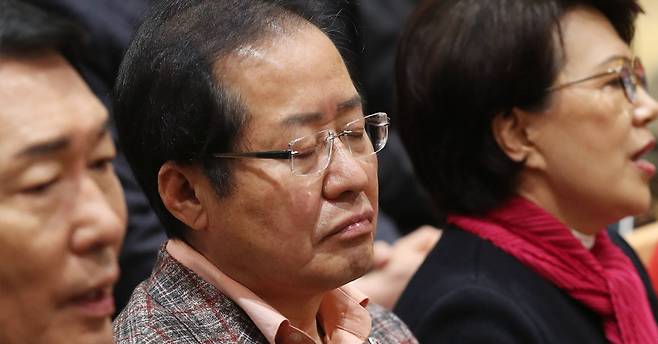 홍준표 자유한국당 대표가 1일 오전 서울 구로구 연세중앙교회에서 열린 부활절 예배에 참석하고 있다. [연합뉴스]