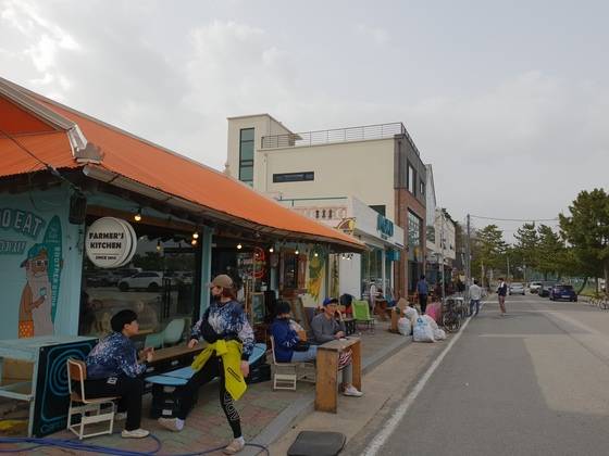 서핑의 성지로 새롭게 떠오르고 있는 강원도 양양군 죽도 해변. 박진호 기자