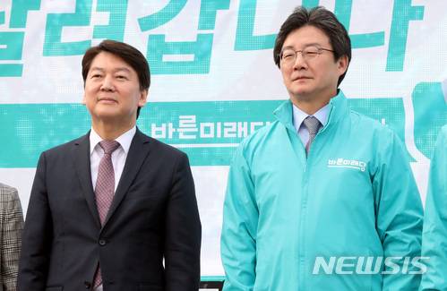 【서울=뉴시스】박영태 기자 = 바른미래당 유승민(오른쪽) 공동대표와 안철수 서울시장 후보. 2018.03.28.since1999@newsis.com