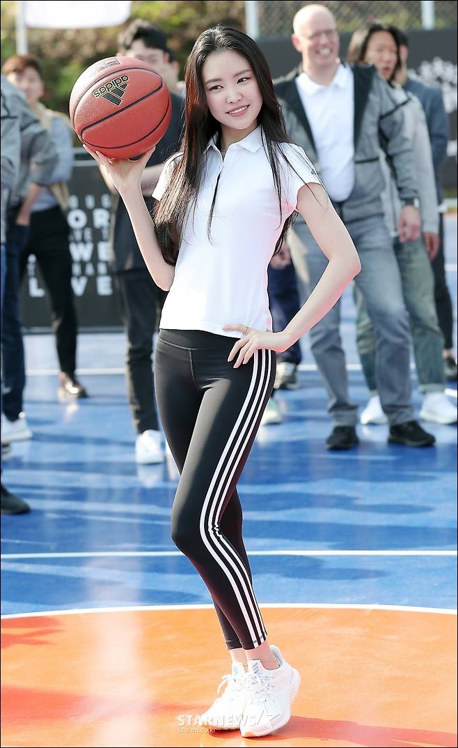 [★포토]'레깅스 완판녀' 손나은, 완벽한 자태