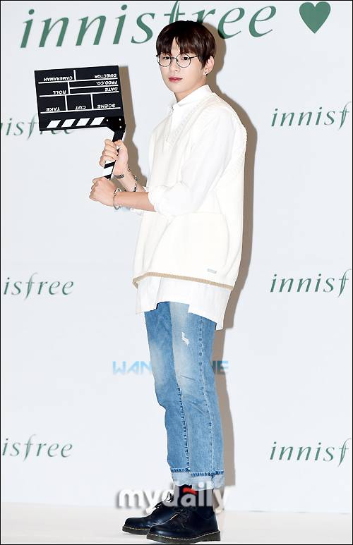 ▲ 워너원 강다니엘 '오늘은 모범생 콘셉트에요'