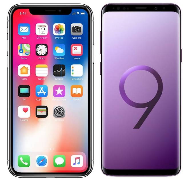 아이폰X(왼쪽)과 갤럭시S9.
