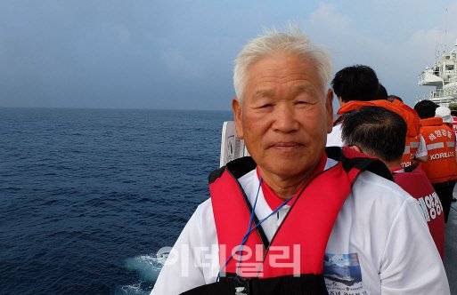 ‘제71주년 광복절 기념 독도 순례행사’에 참가한 독립유공자 후손 류인호(86)씨. 류씨의 조부(祖父) 류자명 열사는 일제강점기 의열단을 이끌며 독립운동을 펼쳤다. (사진=전상희 기자)