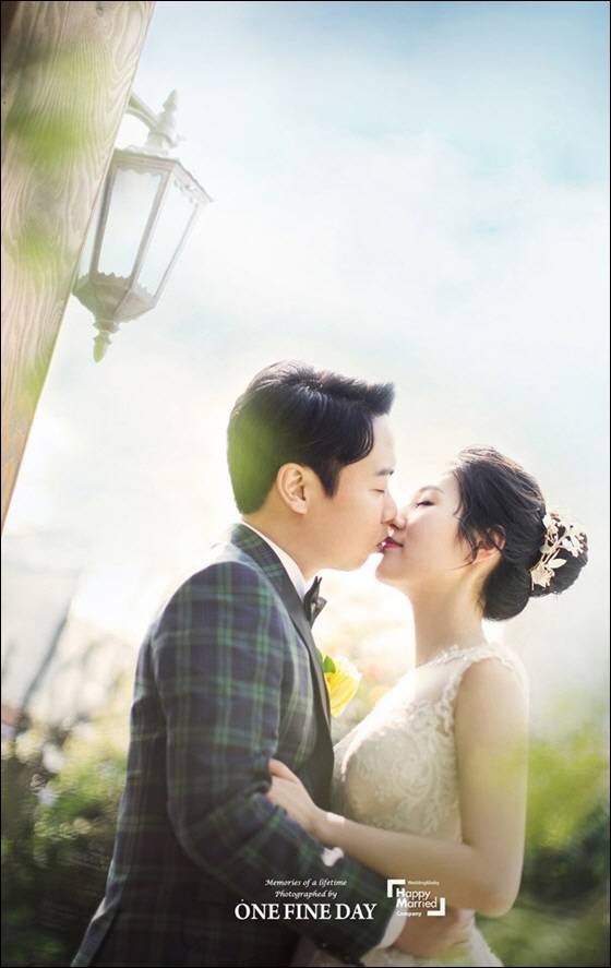 개그맨 황현희가 13세 연하의 일반인 여성과 내달 결혼한다.ⓒ원파인데이