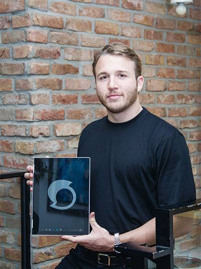 1990년생/ 베이츠(bates)컬리지 경제학·심리학과/ 2014년 스팀잇 창업/ 2016년 서비스 시작