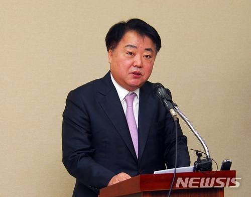 【청주=뉴시스】천영준 기자 = 9일 더불어민주당 충북도당에 따르면 한범덕 전 청주시장이 정정순 전 충북도 부지사와 이광희 전 충북도의원을 따돌리고 청주시장 후보로 확정됐다. 2018.5.9. (사진=뉴시스 DB) photo@newsis.com