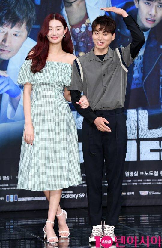 배우 스테파니리와 이이경이 10일 오후 서울 마포구 상암동 MBC 사옥에서 열린 MBC 새 월화드라마 ‘검법남녀’제작발표회에 참석하고 있다.