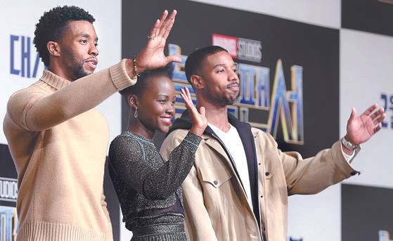 올 초 '블랙 팬서' 개봉에 앞서 내한한 배우들. 맨 왼쪽이 주연을 맡은 채드윅 보스만이다. [중앙포토]