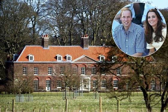 엘리자베스 여왕이 장손 윌리엄 왕세손 부부에게 선물한 앤머홀. 윌리엄 가족은 런던 외곽의 한적한 시골마을에서 파파라치들의 카메라를 피해 개인 생활을 만끽했다.
