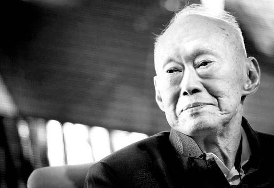 리콴유(李光耀, 1923~2015년) 전 총리. 아시아적 가치를 내걸고 권위주의 통치를 하면서 경제적 번영을 이뤘다. 북한의 김정은 국무위원장이 체제 유지와 경제 성장이라는 두 마리 토끼를 동시에 잡기 위해 싱가포르 모델을 따를 것인지 관심사로 떠오른다. [중앙포토]