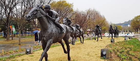 서울숲 군마상