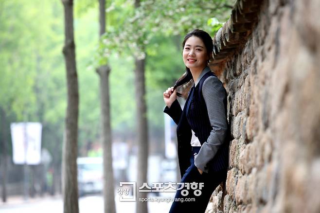 TV조선의 드라마 ‘대군’에 출연한 류효영이 14일 본사와 인터뷰하며 사진촬영을 하고 있다. / 김기남 기자 kknphoto@kyunghyang.com