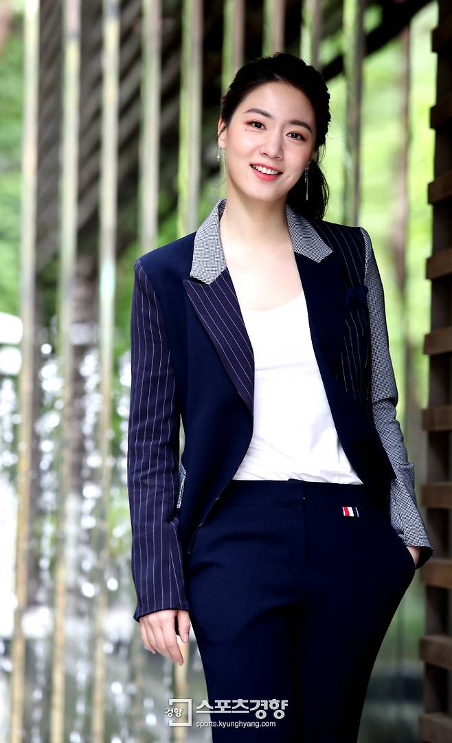 TV조선의 드라마 ‘대군’에 출연한 류효영이 14일 본사와 인터뷰하며 사진촬영을 하고 있다. / 김기남 기자 kknphoto@kyunghyang.com