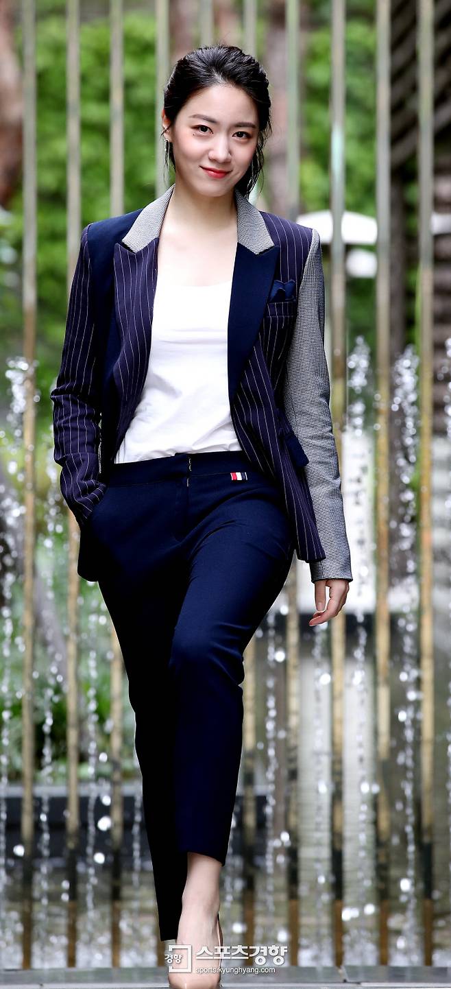 TV조선의 드라마 ‘대군’에 출연한 류효영이 14일 본사와 인터뷰하며 사진촬영을 하고 있다. / 김기남 기자 kknphoto@kyunghyang.com