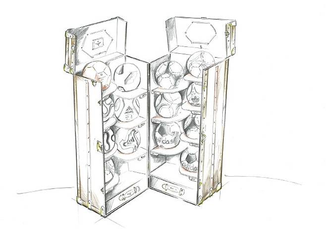 루이 비통은 2018 러시아 월드컵을 기념한 공인구 컬렉션 트렁크를 공개했다. (사진=루이비통)